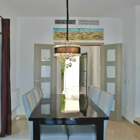 Lovely 3 Bed Townhouse Close To Beach Rdr389 Holiday home *
